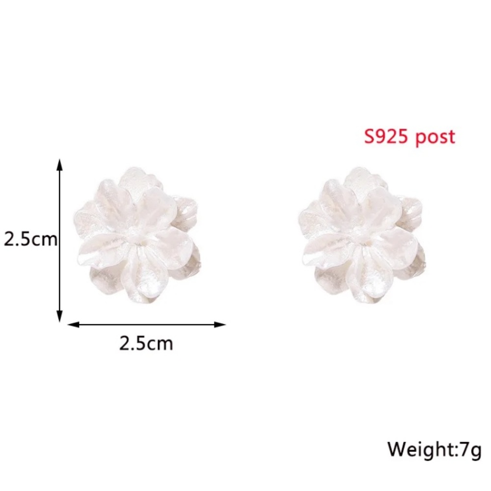 Beautiful White Flowers Earrings - Picture 3 of 5